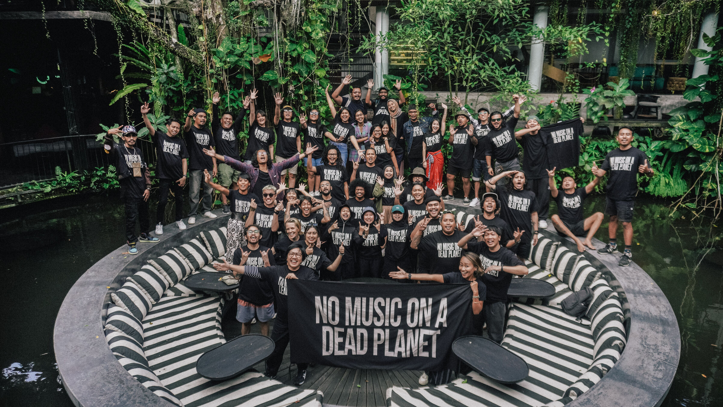 Foto utama — panggung / aksi IKLIM